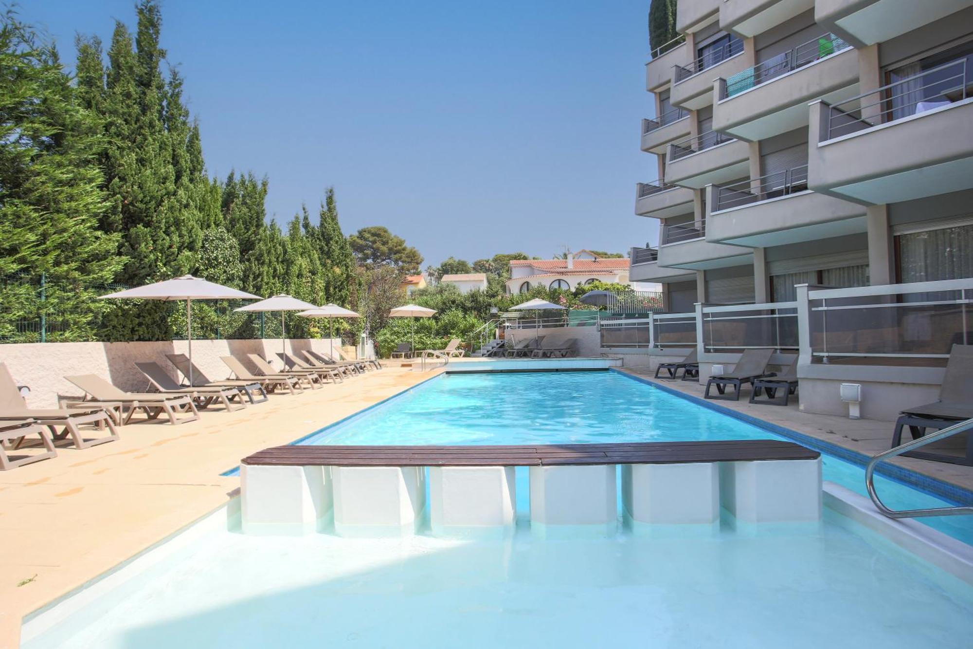 Hotel Brise De Mer - Piscine Interieure & Exterieure Saint-Raphaël Exterior foto